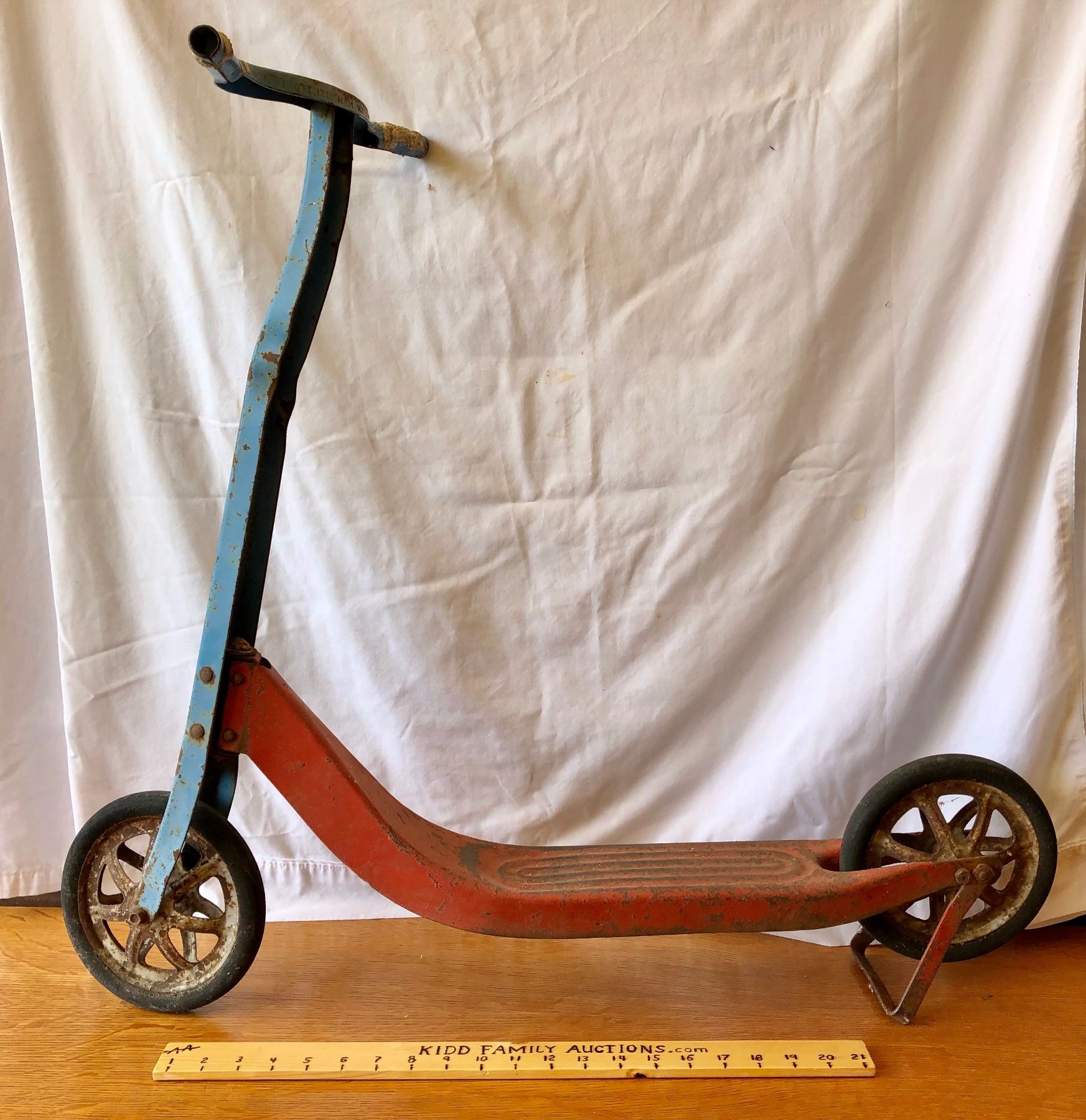 VINTAGE CHILDS SCOOTER
