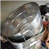 Image 2 : 2 GW METAL WASH TUBS