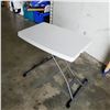 Image 1 : FOLDING TABLE