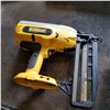 Image 2 : DE WALT CORDLESS NAILER NO BATTERY