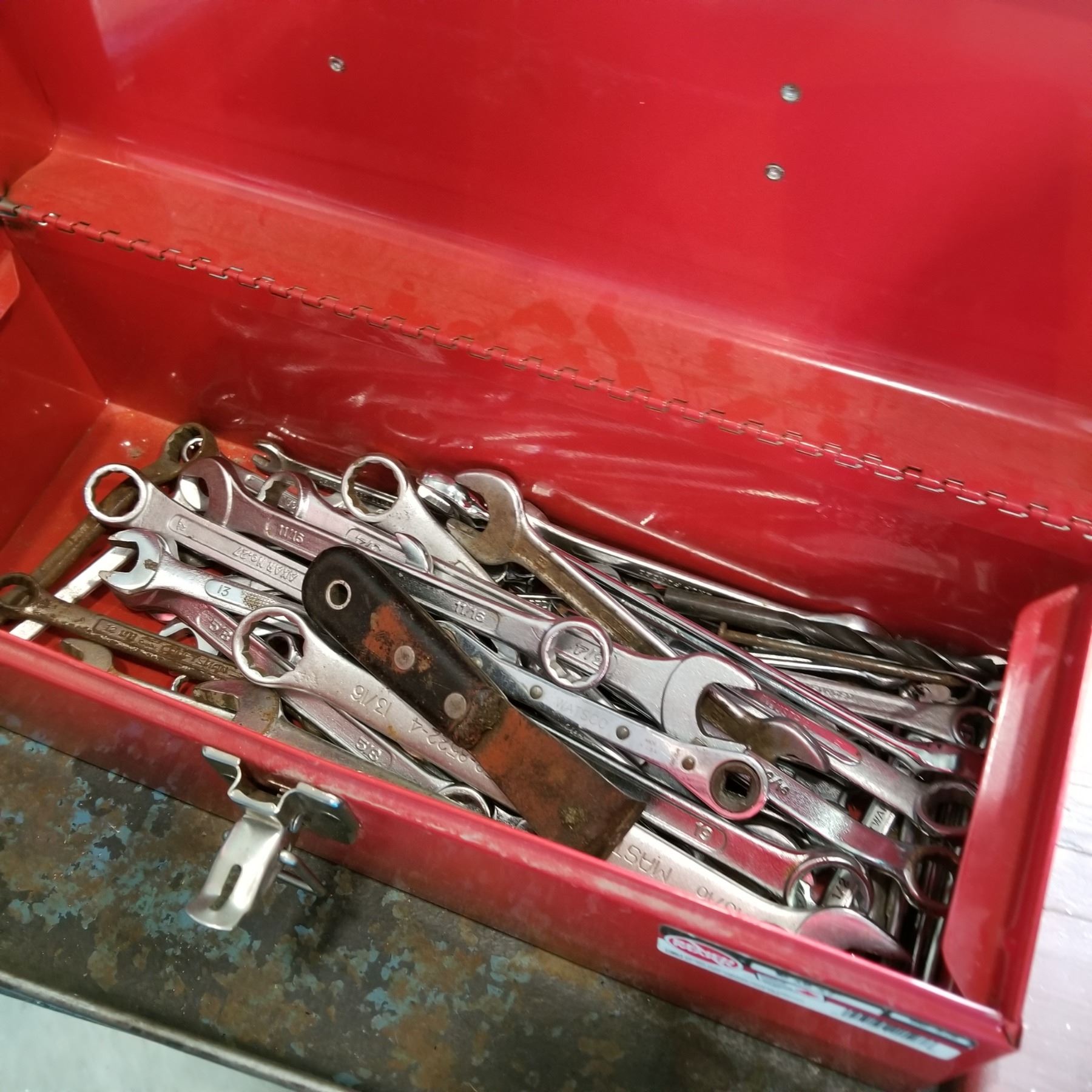 BENCHMARK TOOL BOX W/ SOCKETS AND WRENCHES - Big Valley Auction