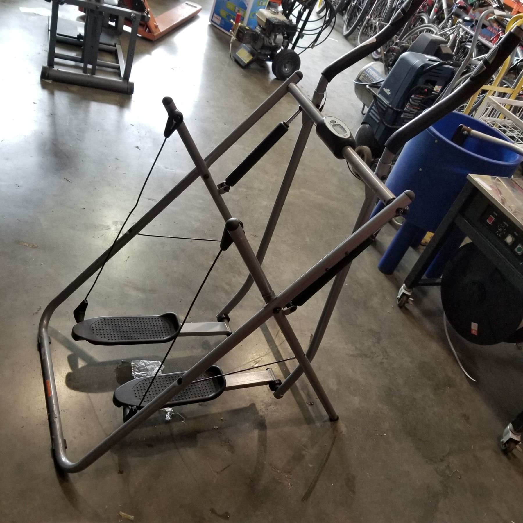 ELLIPTICAL STEP MACHINE