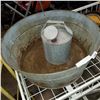 Image 2 : ANTIQUE MCCLARYS WASH TUB AND ANTIQUE WATERING CAN
