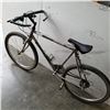 Image 3 : GREY DIAMONDBACK BIKE