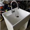 Image 3 : LAUNDRY SINK AND FAUCET