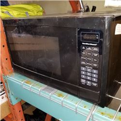 BLACK DANBY DESIGNER 1000W MICROWAVE WITH ONE TOUCH OPERATION TESTED AND WORKING