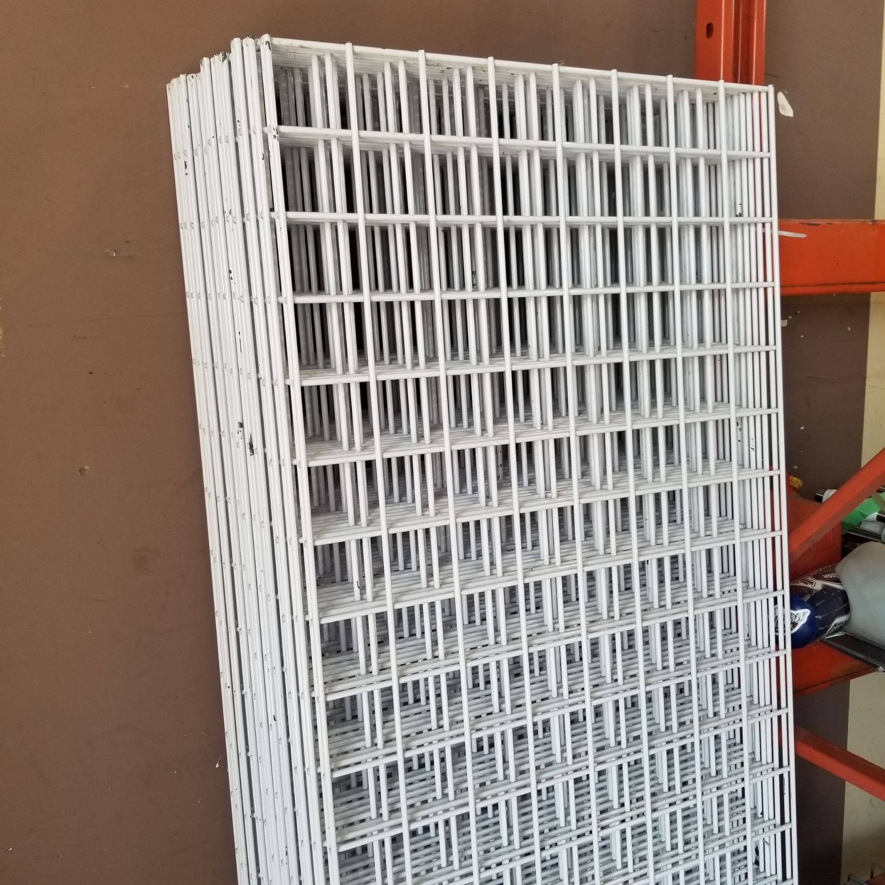 30 PANELS OF GRID WALL AND OVER 350 GRID WALL HOOKS AND CONNECTORS