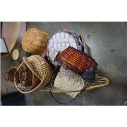 BOX OF WICKER AND RATTAN BASKETS