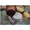 Image 2 : BOX OF WICKER AND RATTAN BASKETS
