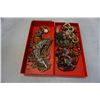 Image 1 : 2 TRAYS OF ESTATE JEWELLERY