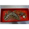 Image 2 : 2 TRAYS OF ESTATE JEWELLERY
