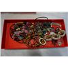 Image 3 : 2 TRAYS OF ESTATE JEWELLERY
