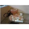Image 1 : HIMALAYAN SALT LAMP W/ ROCKS