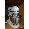 Image 1 : WHITE FLIP TOP KITCHENAID CLASSIC MIXER W/ BOWL AND 5 ATTACHMENTS - WORKING
