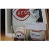 Image 2 : 2 RAWLINGS BASEBALLS AND RED SHIRT