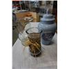 Image 1 : 2 VASES AND URN