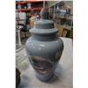 Image 2 : 2 VASES AND URN