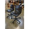 Image 2 : 2 BLACK ROLLING OFFICE CHAIRS