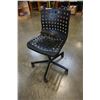 Image 2 : 2 BLACK ROLLING OFFICE CHAIRS