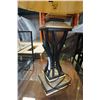 Image 2 : DECORATIVE TABLE LAMP