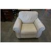 Image 1 : PALLISAR WHITE LEATHER ROLLED ARM CHAIR