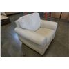 Image 2 : PALLISAR WHITE LEATHER ROLLED ARM CHAIR