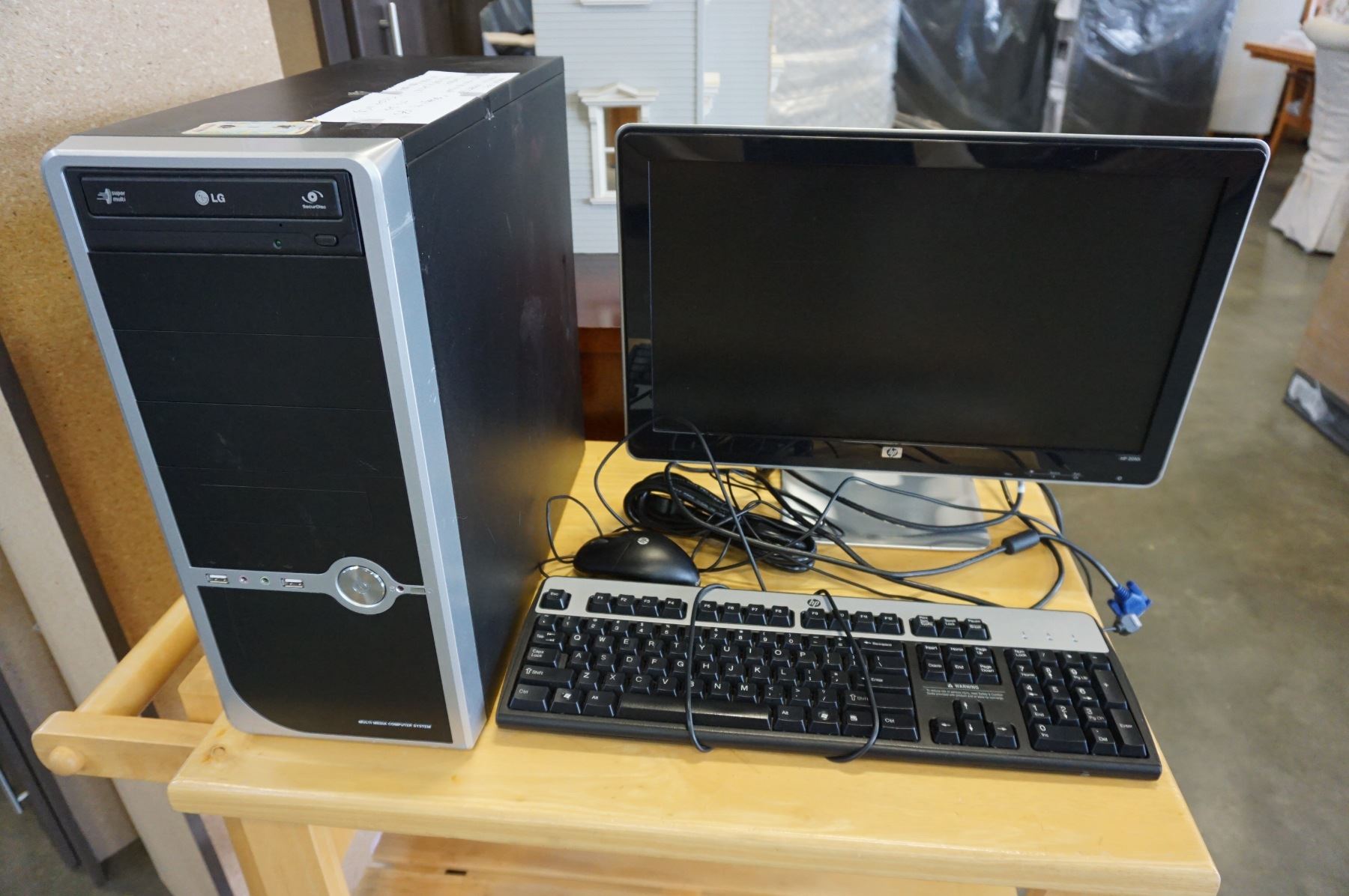 HP MULTIMEDIA SYSTEMS COMPLETE - WORKING COMPUTER NO PASSWORD