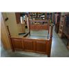 Image 1 : QUEENSIZE OAK BEDFRAME
