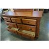 Image 2 : 7 DRAWER OAK T AND J DRESSER W/ MIRROR