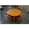Image 1 : ROUND MAPLE DINING TABLE W/ 2 LEAFS AND 4 CHAIRS