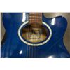 Image 2 : BLUE VS ACOUSTIC GUITAR
