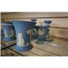 Image 2 : 2 PAIRS OF WEDGEWOOD POSEY VASES AND PAIR OF CANDLESTICKS MADE IN ENGLAND