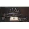 Image 2 : ALIEN VS PREDATOR PREDALIEN XENOMORPH SCREEN USED HERO TOP SPINAL BACK HORN