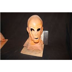 HOLLOW MAN SCREEN USED MASK KEVIN BACON 1