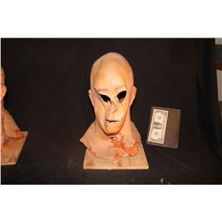 HOLLOW MAN SCREEN USED MASK KEVIN BACON 3