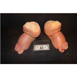 THE KLUMPS PAIR OF FAT FEET WITH STUBBED TOE