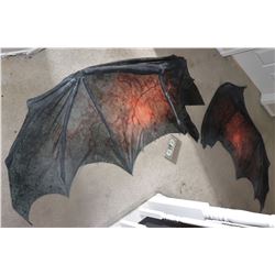 DEMON CREATURE ALIEN GARGOYLE WINGS THAT FOLD OUT