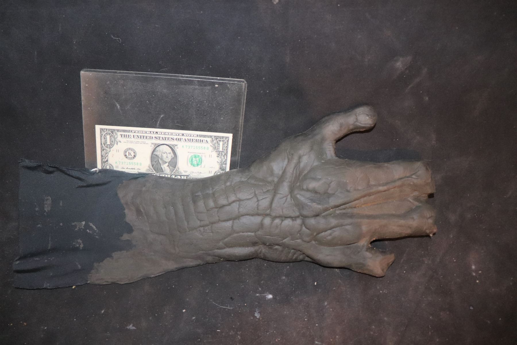 ALIEN VS PREDATOR REQUIEM PREDALIEN HAND UNUSED & DAMAGED