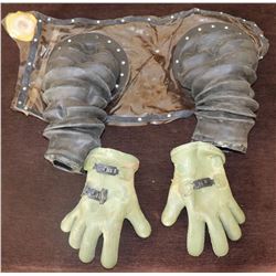 BUBBLE BOY SCREEN USED ARMS WITH GLOVES JAKE GYLLENHAAL 4