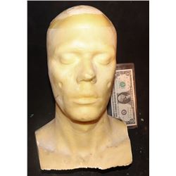 IT PENNYWISE ACTOR BILL SKARSGARD LIFE CAST 2