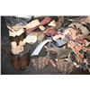 Image 2 : CLAWS HORNS HOOVES AND SPINES HUGE HORDE