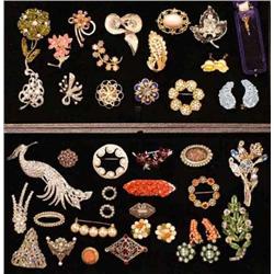 GROUP OF COSTUME JEWELRY