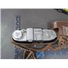 Image 10 : (3) Vintage Cameras