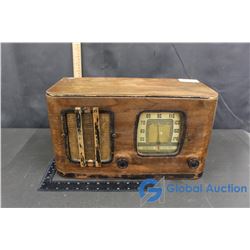 Vintage 1940's General Electric Battery Radio