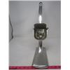 Image 5 : LOT OF 3 KITCHENWARE ITEMS (VINTAGE) *METAL* (GRATER, POTATO RICER, PRESS)