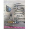 Image 3 : LOT OF TOOLS (VINTAGE) *SCREW DRIVERS, WRENCHES, METAL FUNNEL, ETC)