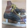 Image 2 : LOT OF VINTAGE SPORTS EQUIPMENT (MEN'S SKATES, PARTIAL WOOD CROQUET SET WITH BAG)