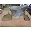 Image 1 : LOT OF 3 FIREPLACE ITEMS (ASH PAIL, METAL SHOVEL AND METAL DUSTPAN)