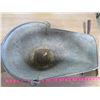 Image 4 : LOT OF 3 FIREPLACE ITEMS (ASH PAIL, METAL SHOVEL AND METAL DUSTPAN)