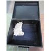 Image 2 : SEWING MACHING (VINTAGE) *ELECTRIC* (COMES WITH EXTRA FEET AND ACCESSORIES) *WITH BOX* (ORIGINAL MAN